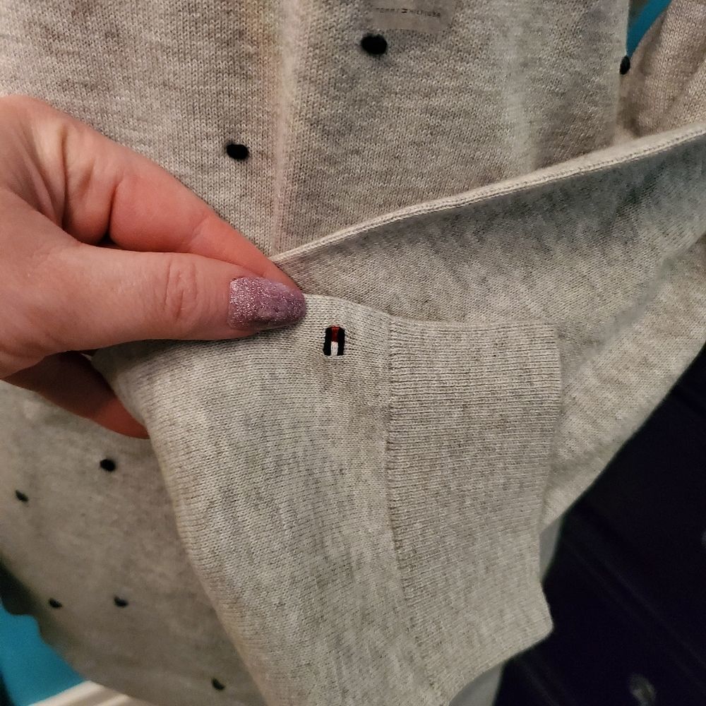 Tommy Hilfiger Super Soft & Cozy Gray Bobble Sweater - Picture 6 of 12